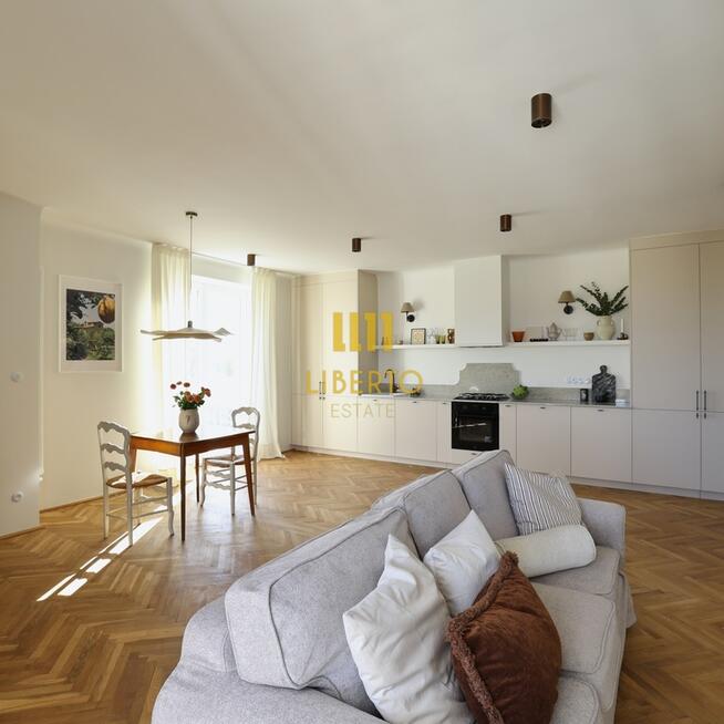 Zabytkowa kamienica - dwa balkony, widok, AC