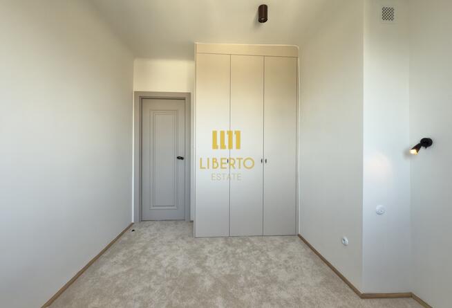 Zabytkowa kamienica - dwa balkony, widok, AC