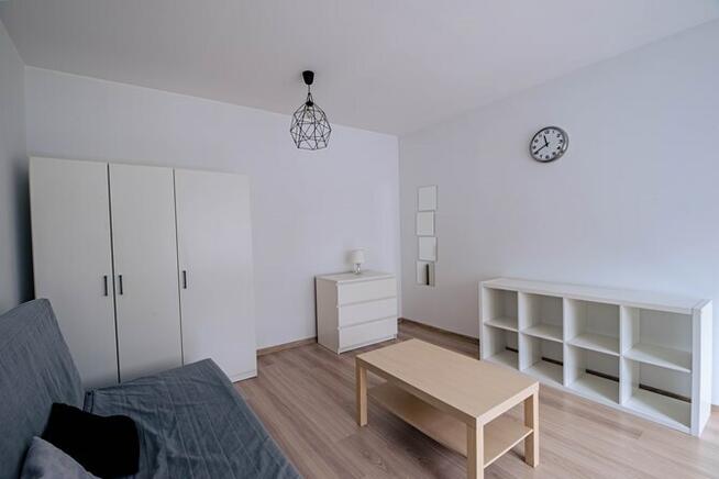 Wynajmę jasną kawalerkę, Chodkiewicza 10