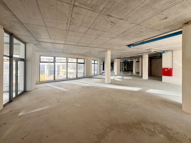 Inwestycyjny lokal z pozwoleniem na mieszkania