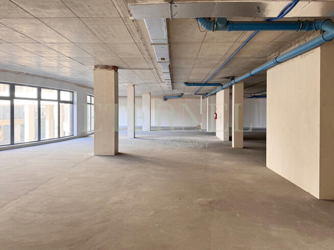 Inwestycyjny lokal z pozwoleniem na mieszkania