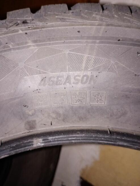 Opony Wielosezonowe Stan Bardzo Dobry.