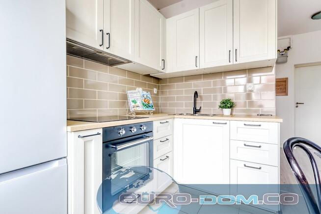 Do wynajęcia duża komfortowa kawalerka z osobną kuchnią