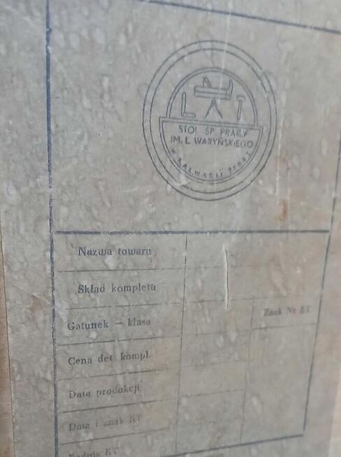 Przeszklona szafka z lat 50-tych