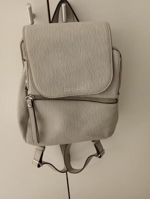 Sprzedam Plecak Calvin Klein Kolor Szary Skórkowy Okazja