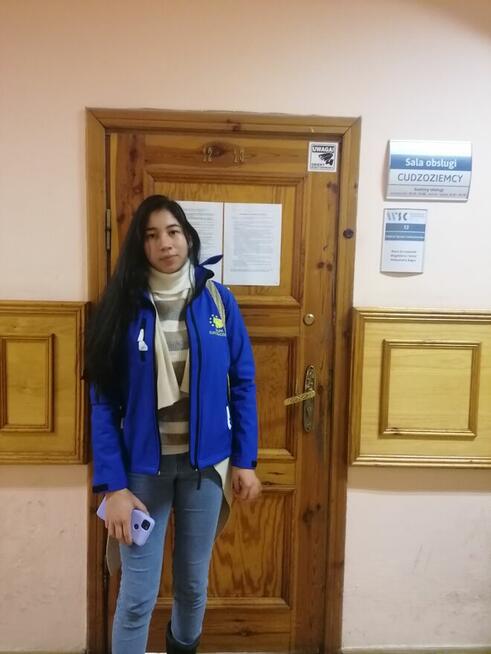 Pracownik biurowy z językiem Hiszpańskim w kadrowym biurze