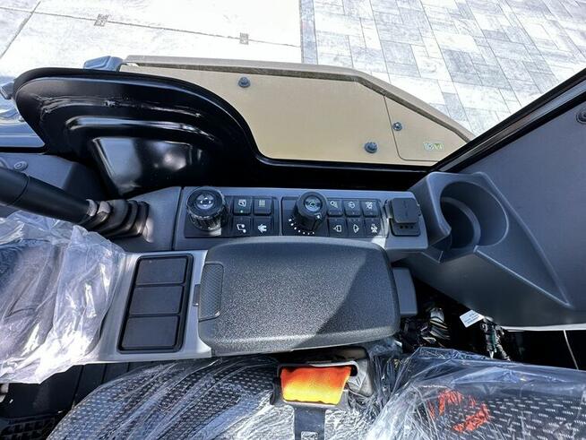 FABRYCZNIE NOWA MINIKOPARKA CATERPILLAR 302.7 CR.