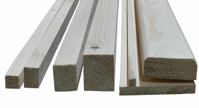 Drewno świerkowe – kantówki, deski, listwy, opaski, cokoły