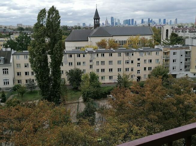 Rozkładowe, balkon, winda. Przy metrze. Grunt uregulowany