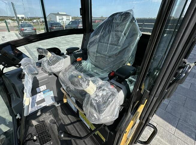 FABRYCZNIE NOWA MINIKOPARKA CATERPILLAR 301.8