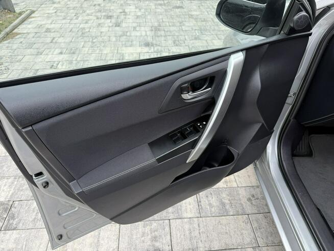 Toyota Auris Hybryda niski przebieg oryginalny lakier !!!