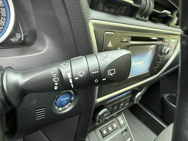 Toyota Auris Hybryda niski przebieg oryginalny lakier !!!