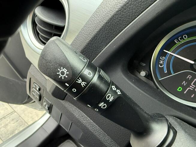 Toyota Auris Hybryda niski przebieg oryginalny lakier !!!