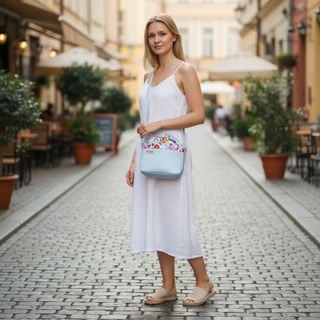 Torebka Sakiewka Błękitna z Motywem Ludowych Kwiatów – Handmade