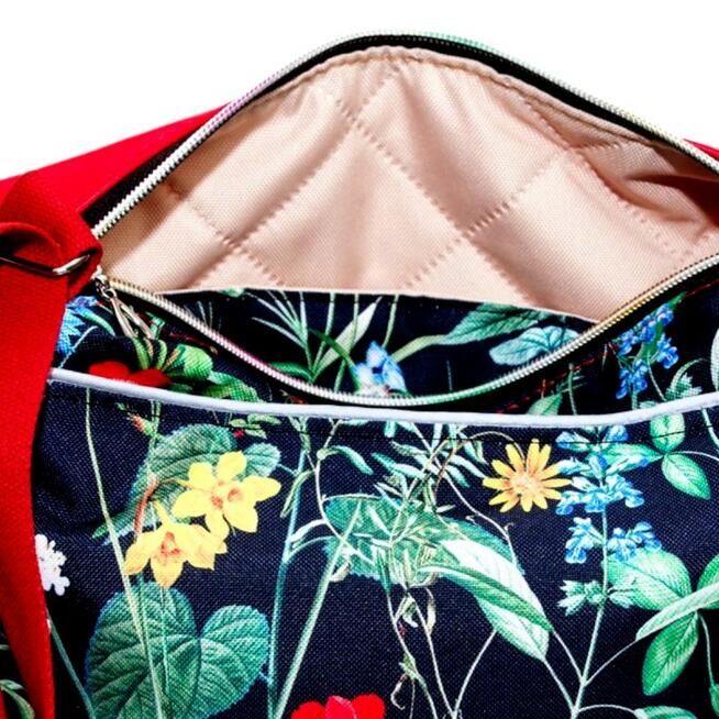 Torebka Na Ramię z Motywem Dzikich Kwiatów i Czerwoną Ekoskórą – Handmade