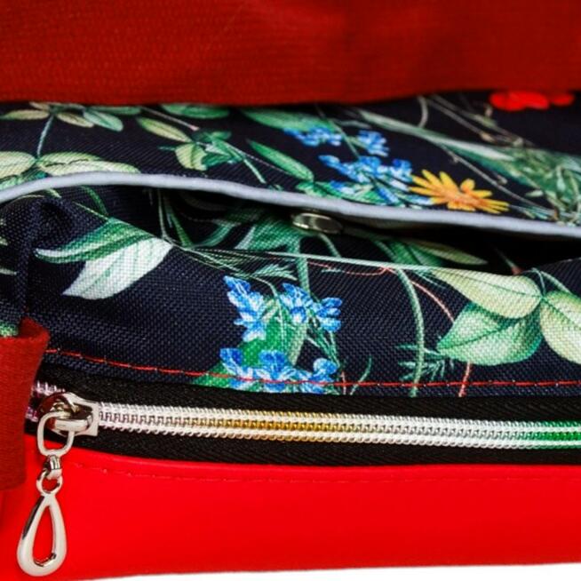 Torebka Na Ramię z Motywem Dzikich Kwiatów i Czerwoną Ekoskórą – Handmade