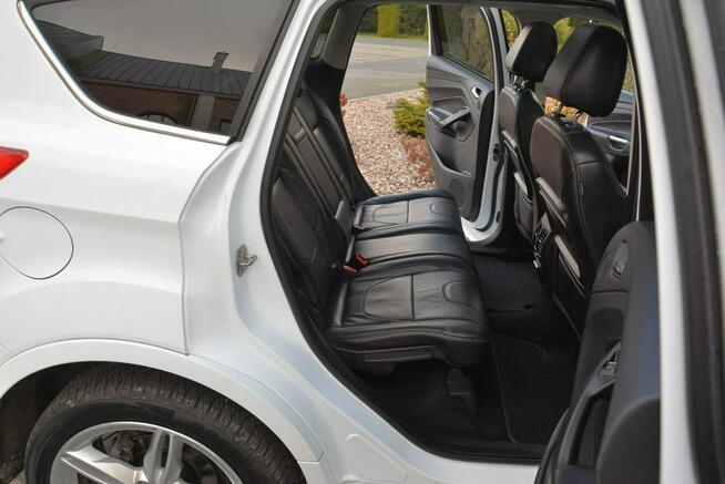 Ford Kuga Individual Radar ACC Skóry Panorama Ledy Bi-xenon Navi Kamera ALU19