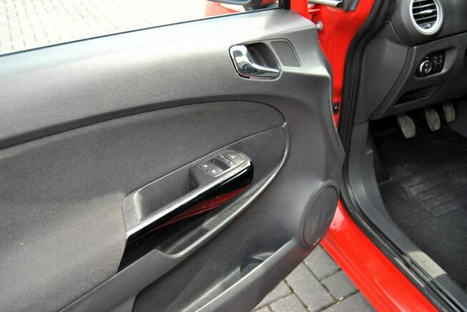 Opel Corsa 1,2 benzyna, Zarejestrowany PL , 2 SZTUKI bezwypadkowy, niski przebieg