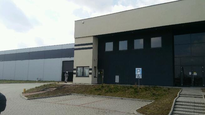 Na sprzedaż nowoczesna hala z biurowcem