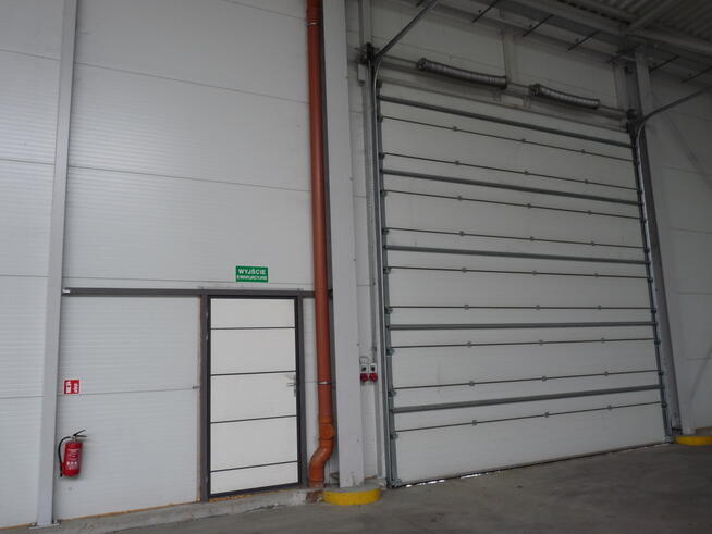 Na sprzedaż nowoczesna hala z biurowcem