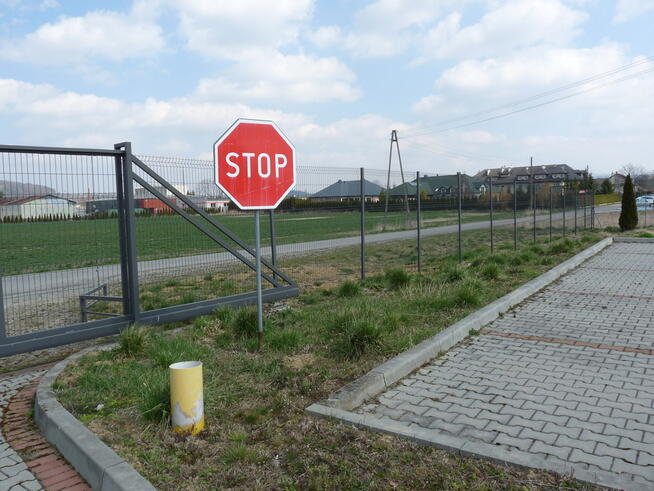 Na sprzedaż nowoczesna hala z biurowcem