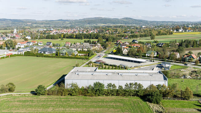 Na sprzedaż nowoczesna hala z biurowcem