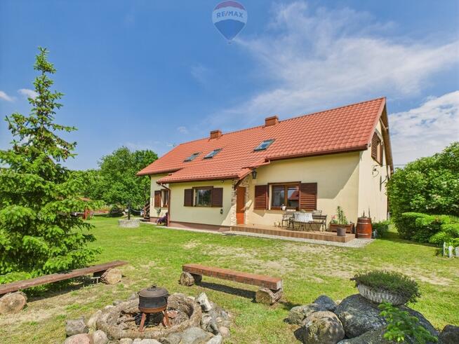 Ranczo w lesie z wyspą stawem basenem stajnią