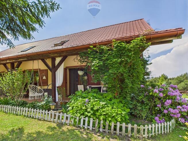 Ranczo w lesie z wyspą stawem basenem stajnią