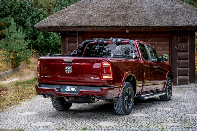 Crew Cab Laramie / 5.7 V8 HEMI / DOINWESTOWANY / Bogata wyposażenie