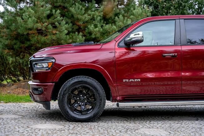 Crew Cab Laramie / 5.7 V8 HEMI / DOINWESTOWANY / Bogata wyposażenie