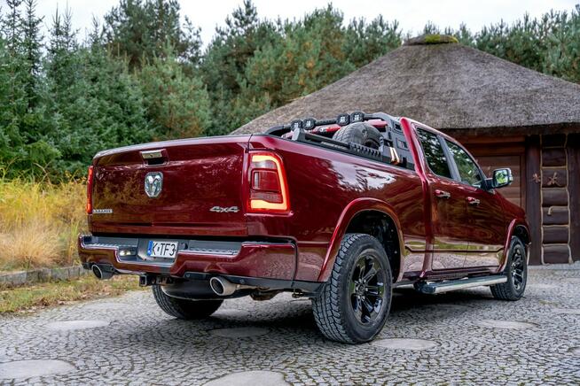 Crew Cab Laramie / 5.7 V8 HEMI / DOINWESTOWANY / Bogata wyposażenie