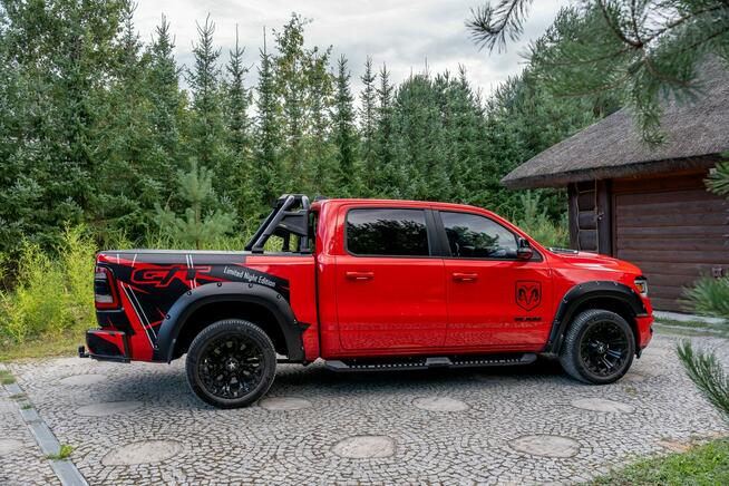 Crew Cab Laramie / 5.7 V8 Hemi / Sport / Doinwestowany / 2 kpl kół