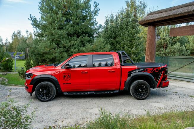 Crew Cab Laramie / 5.7 V8 Hemi / Sport / Doinwestowany / 2 kpl kół