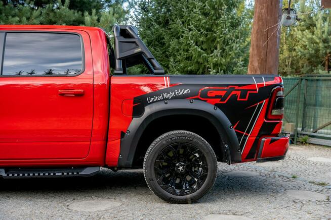 Crew Cab Laramie / 5.7 V8 Hemi / Sport / Doinwestowany / 2 kpl kół