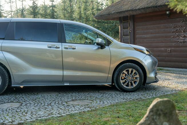 Toyota Sienna Oryginalny przebieg / Bogato wyposażona / 2.5 Hybryda