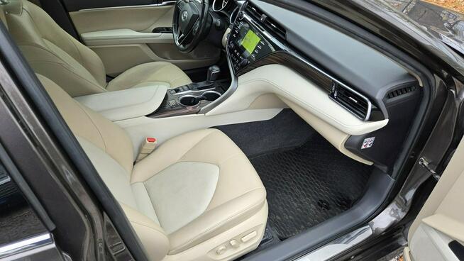 Toyota Camry 2.5 Hybrid FV 23% Salon PL Jasna Skóra Blisy Hand Free Navi Super Stan