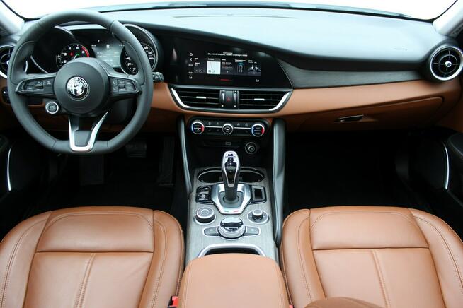 Alfa Romeo Giulia 2.0 Turbo Kamera Cofania Automat Panorama Nawigacja Skóra Tempomat