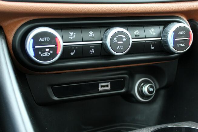 Alfa Romeo Giulia 2.0 Turbo Kamera Cofania Automat Panorama Nawigacja Skóra Tempomat