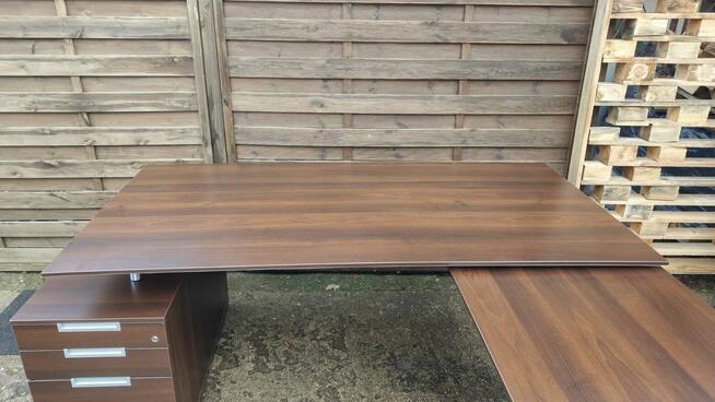 Biurko gabinetowe z dostawką i kontenerkiem