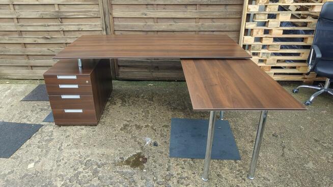 Biurko gabinetowe z dostawką i kontenerkiem