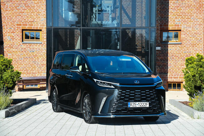 Luxury VIP Chauffeur Service - RZESZÓW