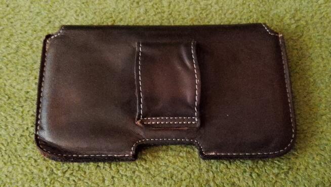 Skórzany futerał do smartfona.