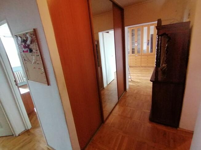 Rozkładowe, balkon, winda. Przy metrze. Grunt uregulowany