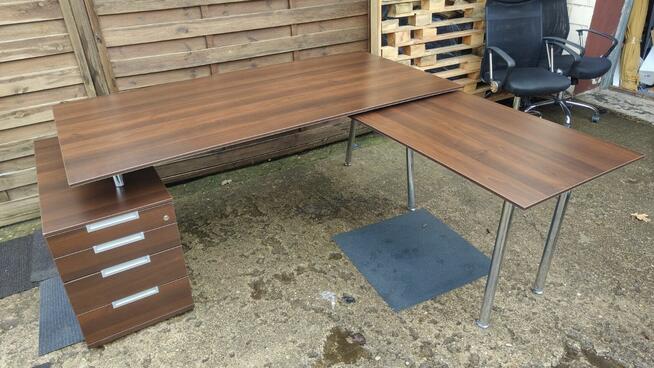 Biurko gabinetowe z dostawką i kontenerkiem