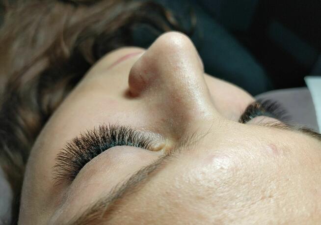 Przedłużanie, zagęszczanie rzęs -10% na pierwszą wizytę