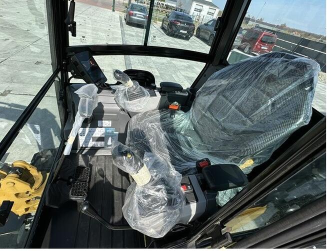 FABRYCZNIE NOWA MINIKOPARKA CATERPILLAR 301.8