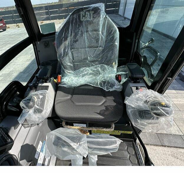 FABRYCZNIE NOWA MINIKOPARKA CATERPILLAR 301.8