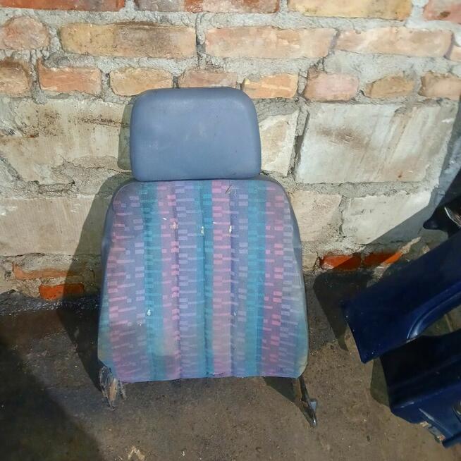 Maska, gril pas przedni Mercedesa T2-609, i Kaczka