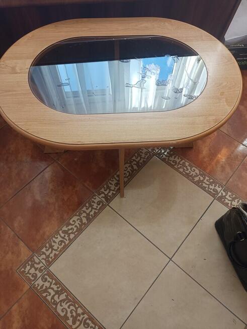 Sprzedam stolik z blatem szklanym