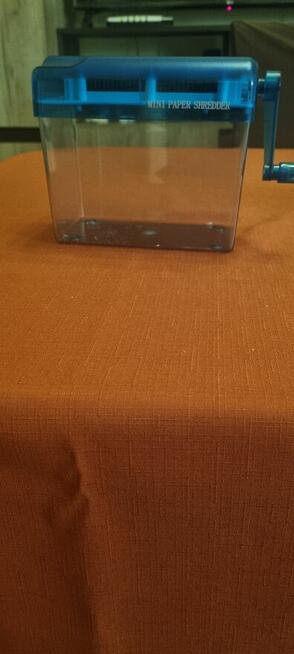 Nowa mini niszczarka do dokumentów.